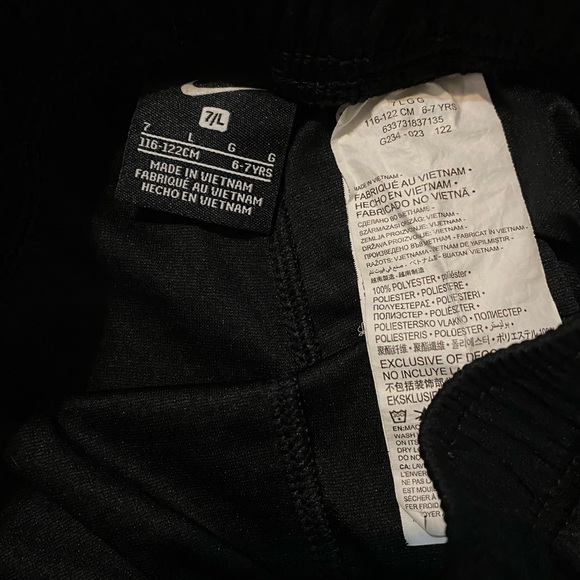 NWOT Boy’s Nike Black Mesh Shorts 7/L - Picture 4 of 7
